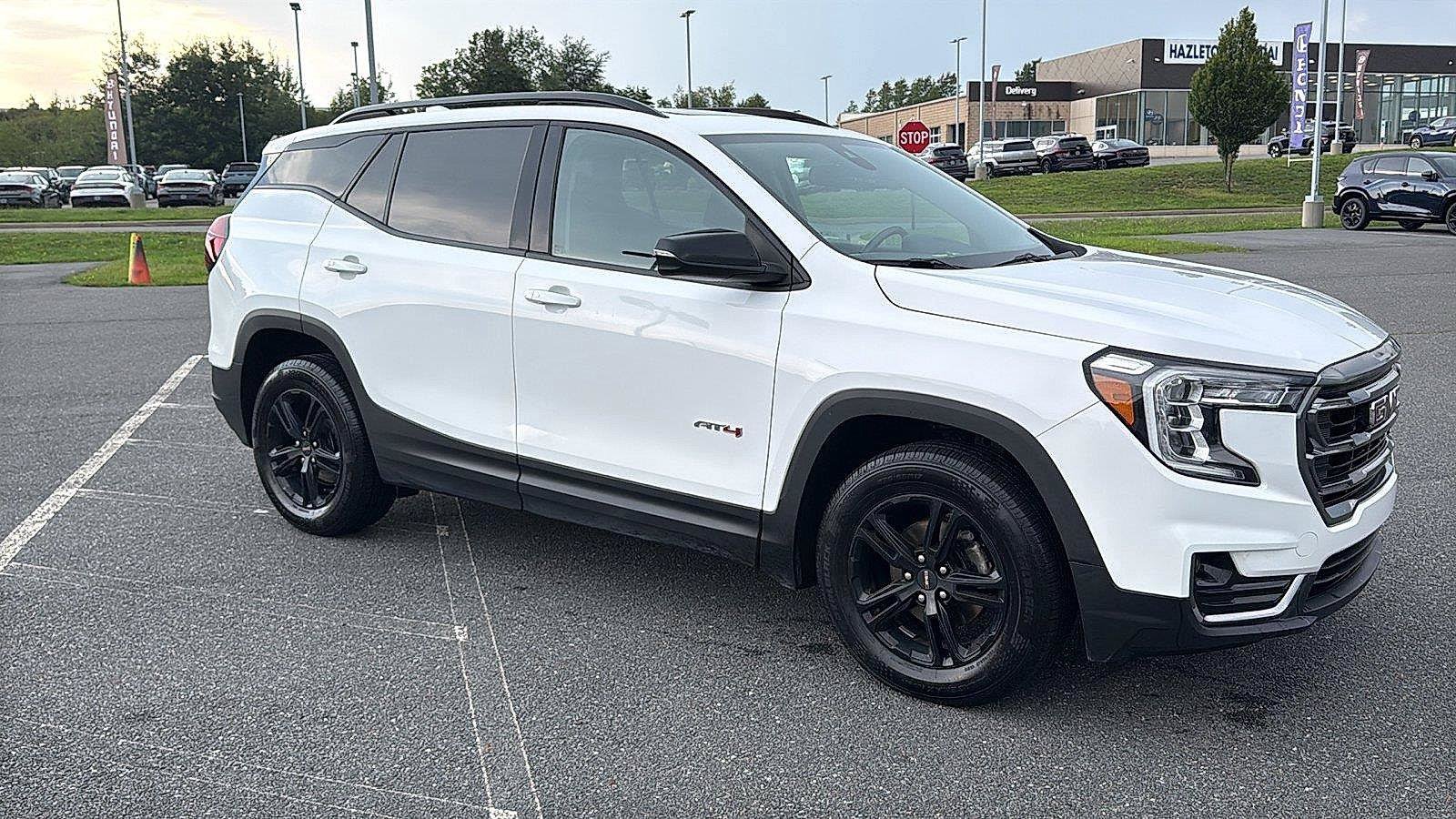 Used 2022 GMC Terrain AT4 AWD/4WD image 2