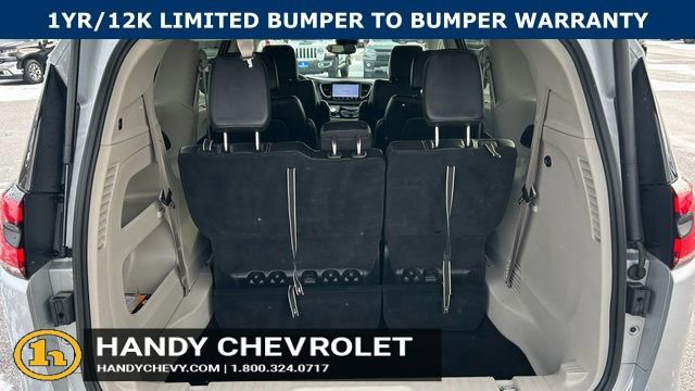 Used 2024 Chrysler Pacifica Touring-L FWD image 12