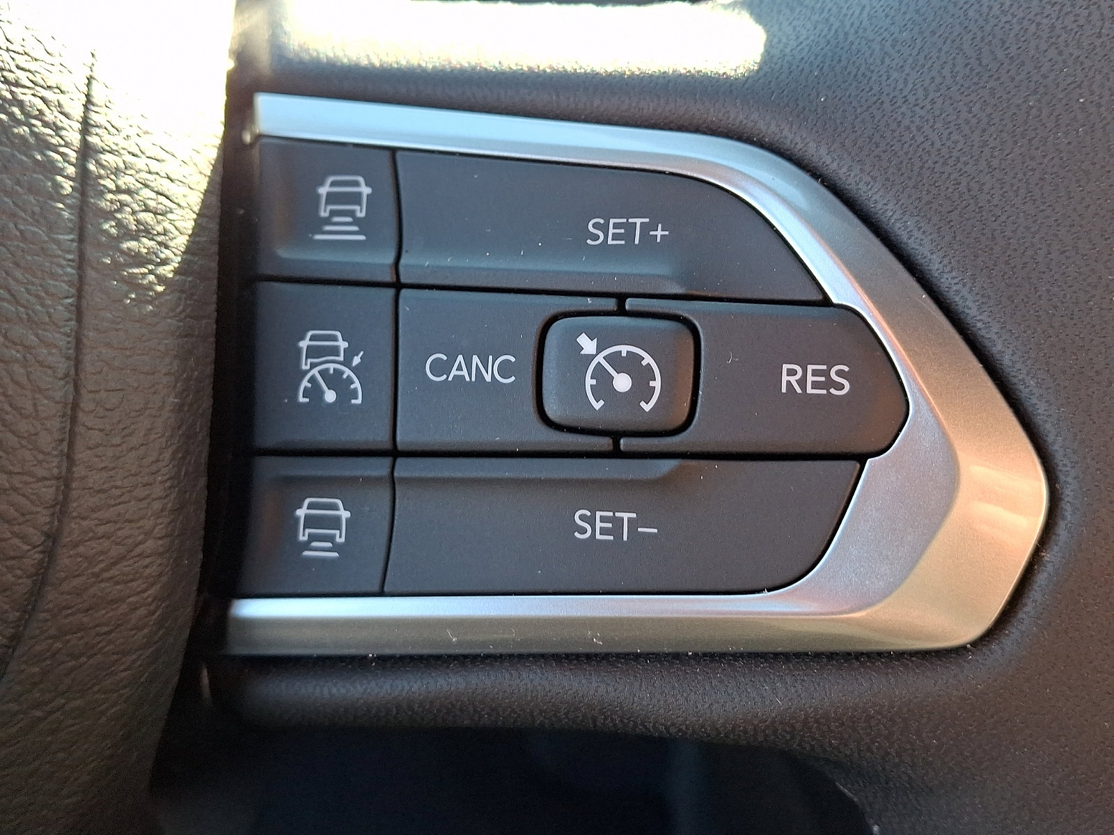 Used 2025 Jeep Compass Limited image 21