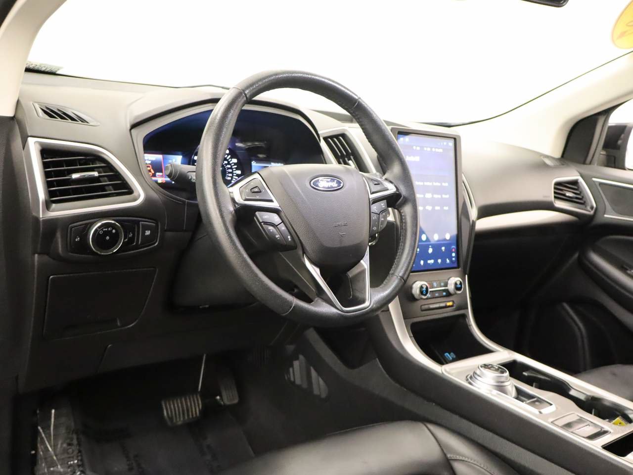 Used 2024 Ford Edge SEL AWD/4WD image 14