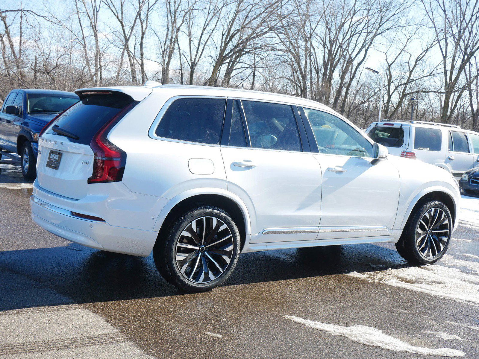 New 2026 Volvo XC90 T8 Plus w/ Protection Package Premier image 3