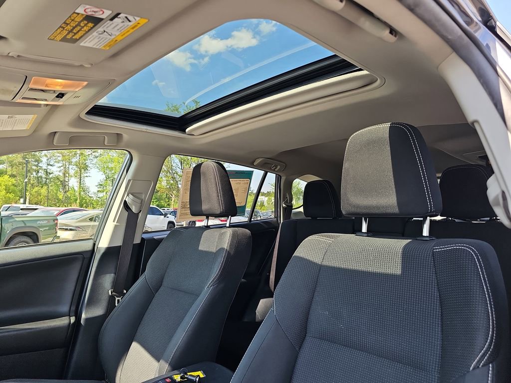 Used 2018 Toyota RAV4 XLE AWD/4WD image 33