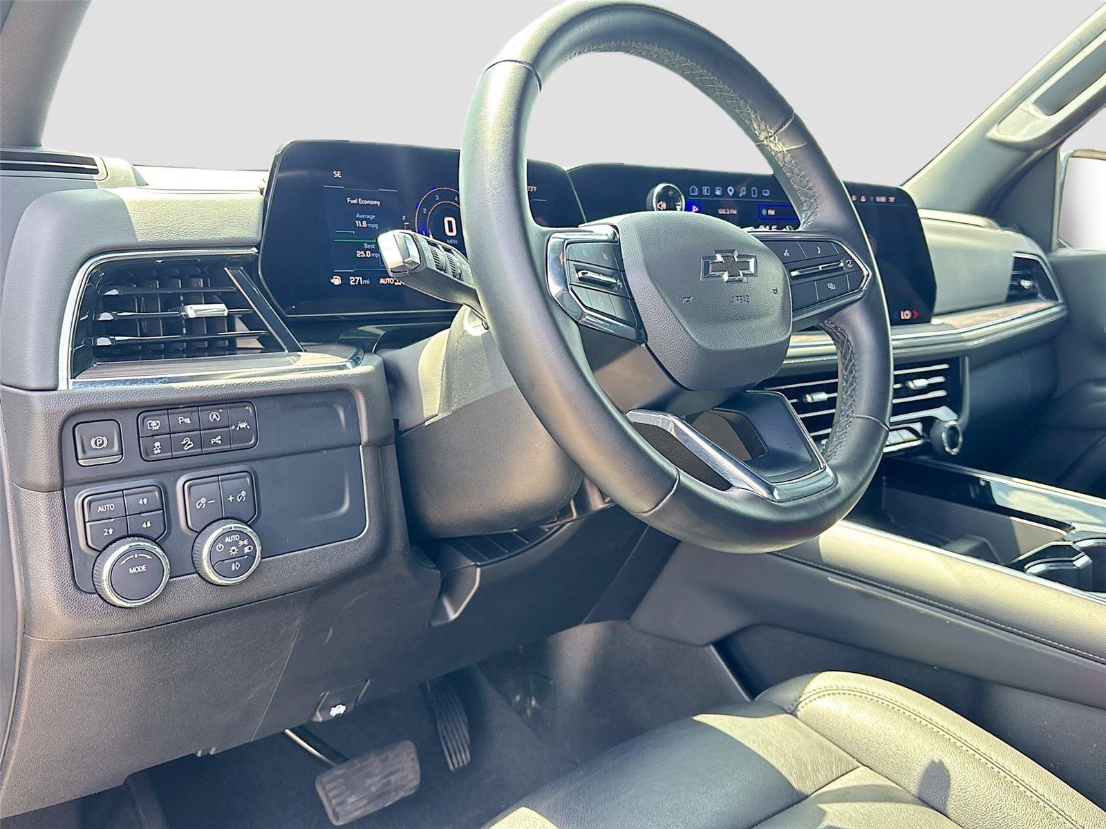 Used 2025 Chevrolet Suburban Z71 AWD/4WD image 9