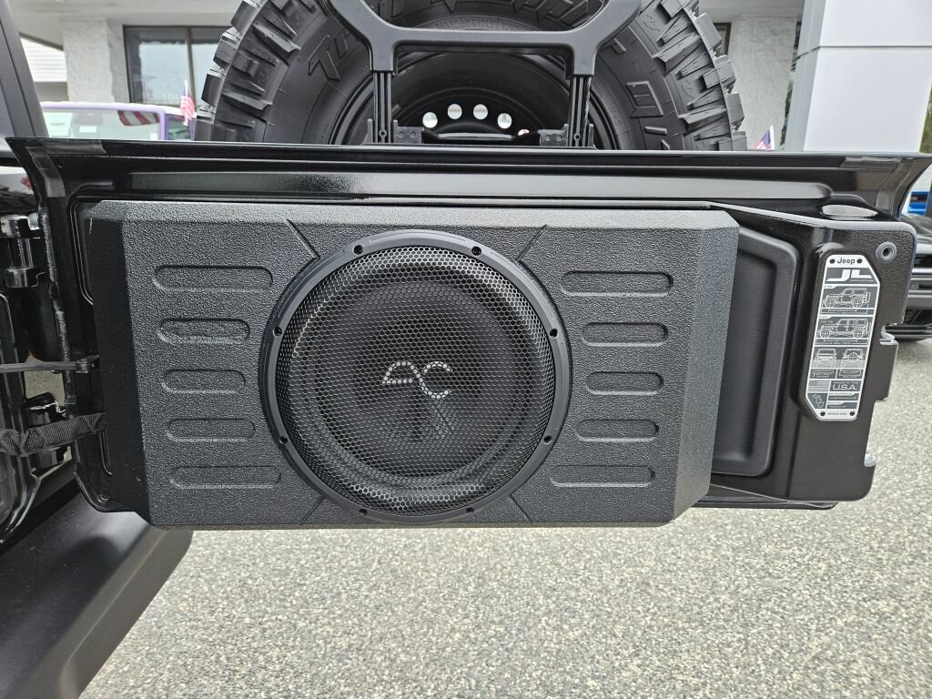 Used 2023 Jeep Wrangler Unlimited Rubicon 4xe w/ Steel Bumper Group AWD/4WD image 14