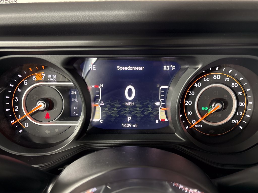 Used 2024 Jeep Wrangler Unlimited Sahara w/ Technology Group AWD/4WD image 23