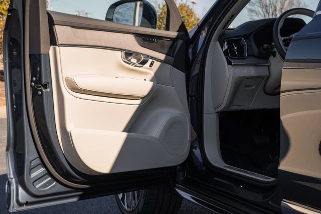 New 2026 Volvo XC90 B6 Ultra w/ Protection Package Premier image 38