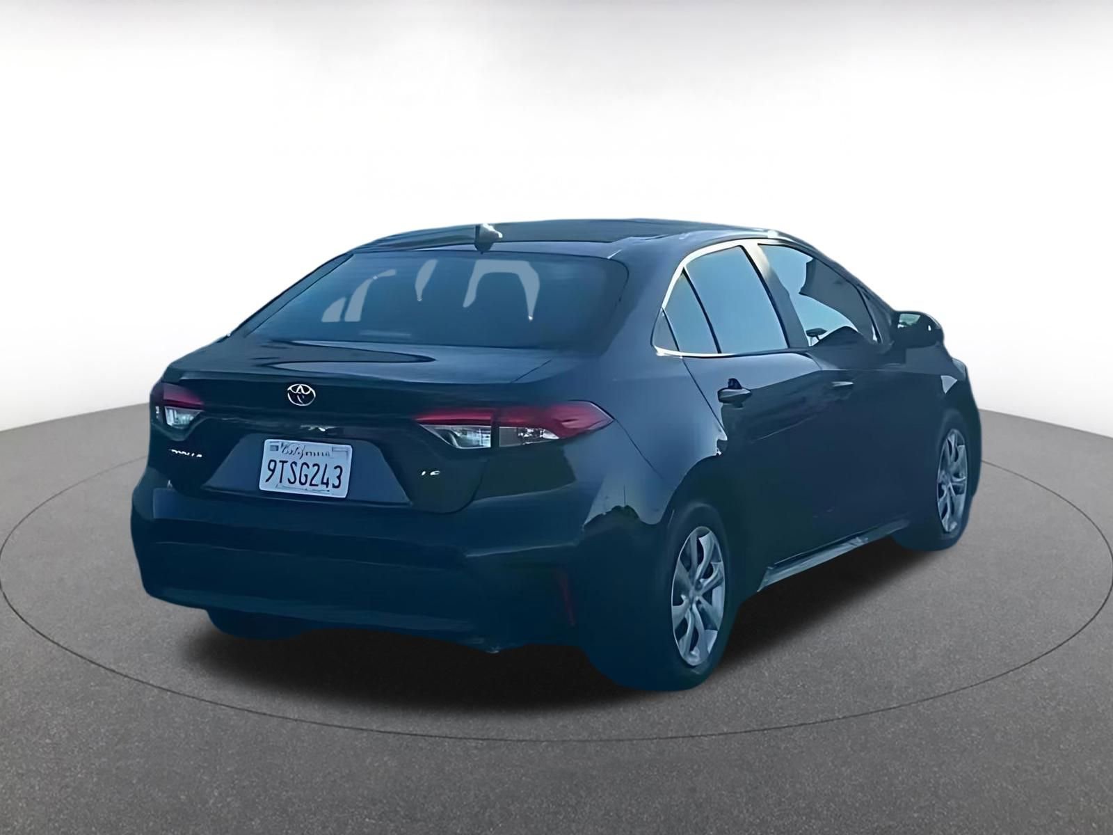 Used 2025 Toyota Corolla LE image 12