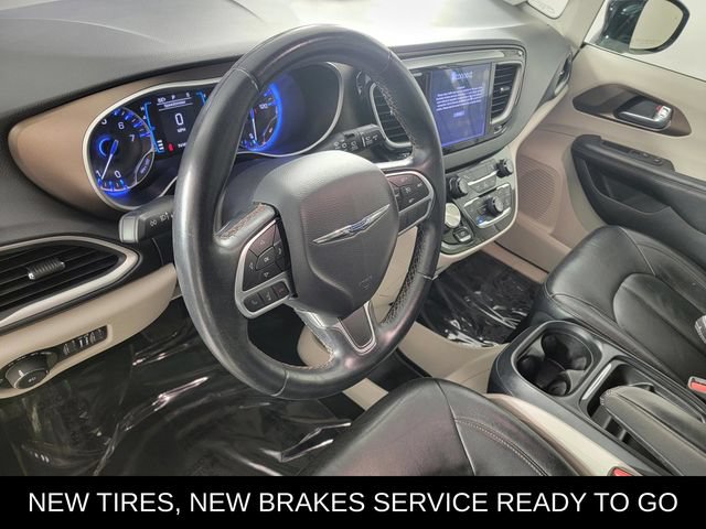 Used 2017 Chrysler Pacifica Touring-L FWD image 12
