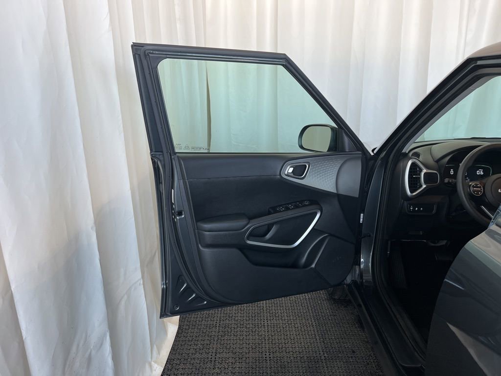 Used 2023 Kia Soul LX FWD image 20
