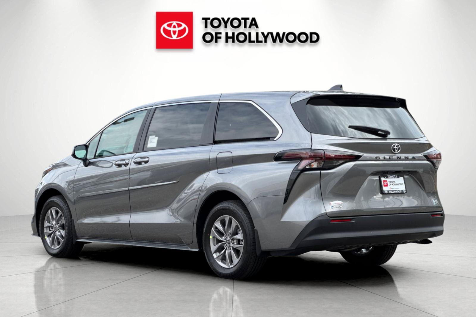 New 2026 Toyota Sienna LE FWD image 6