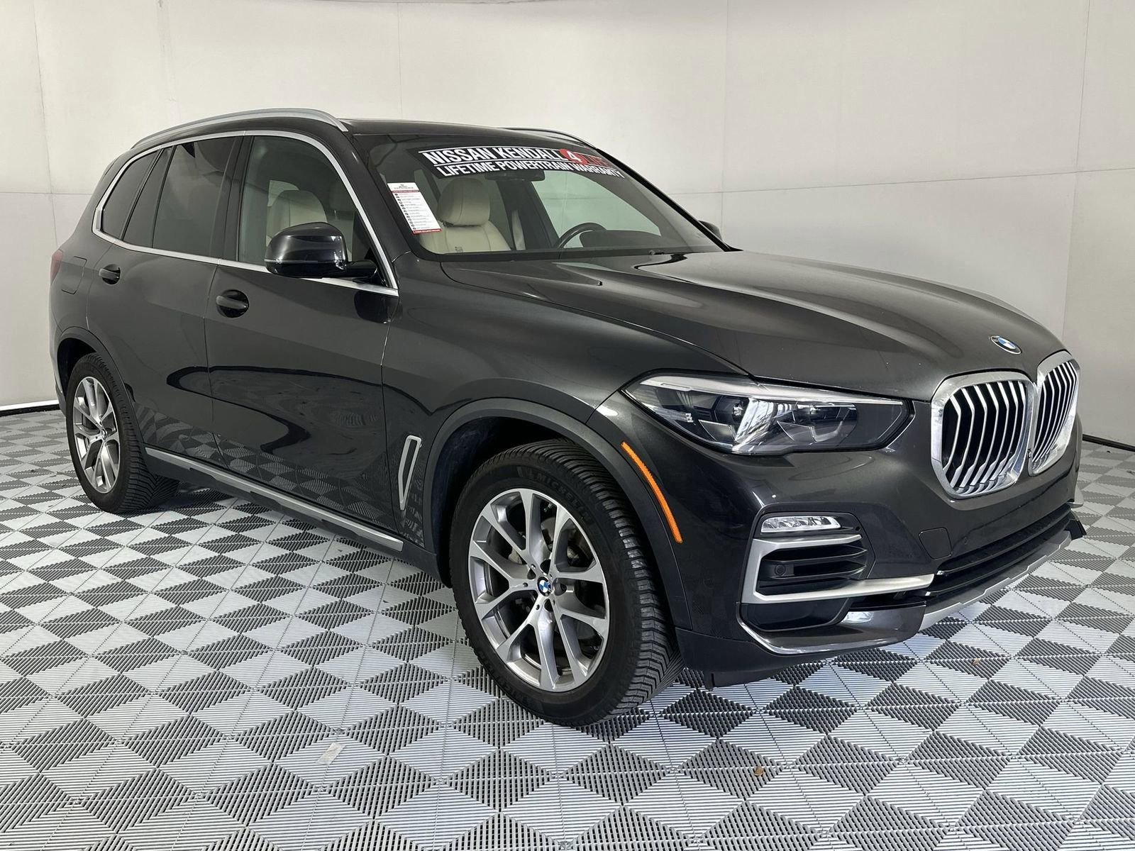 Used 2019 BMW X5 xDrive40i w/ Convenience Package AWD/4WD image 2
