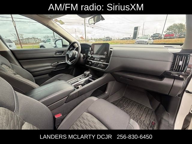 Used 2023 Nissan Pathfinder SV w/ SV Premium Package image 9