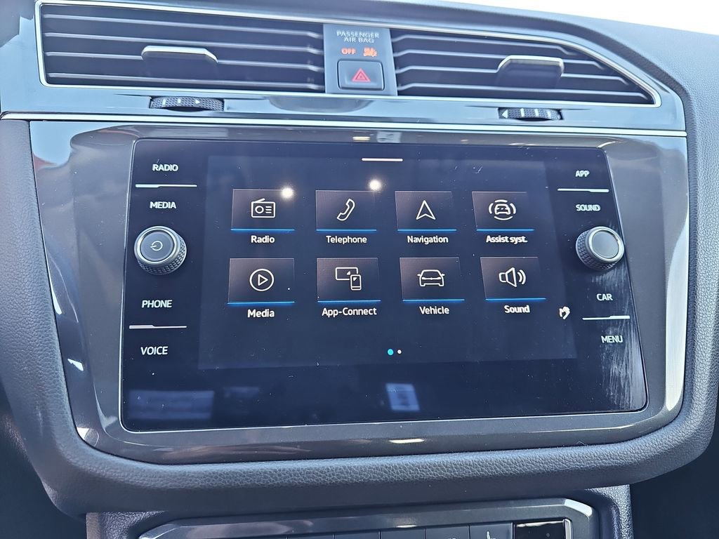 Used 2024 Volkswagen Tiguan SE image 30