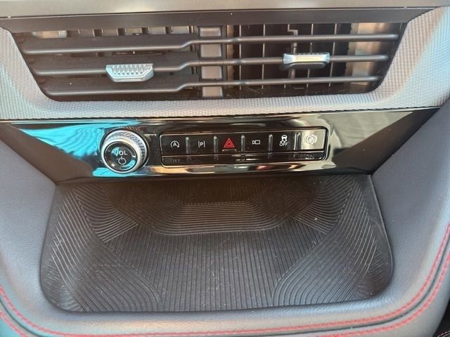 Used 2025 Ford Explorer ST-Line w/ ST-Line Street Pack image 18