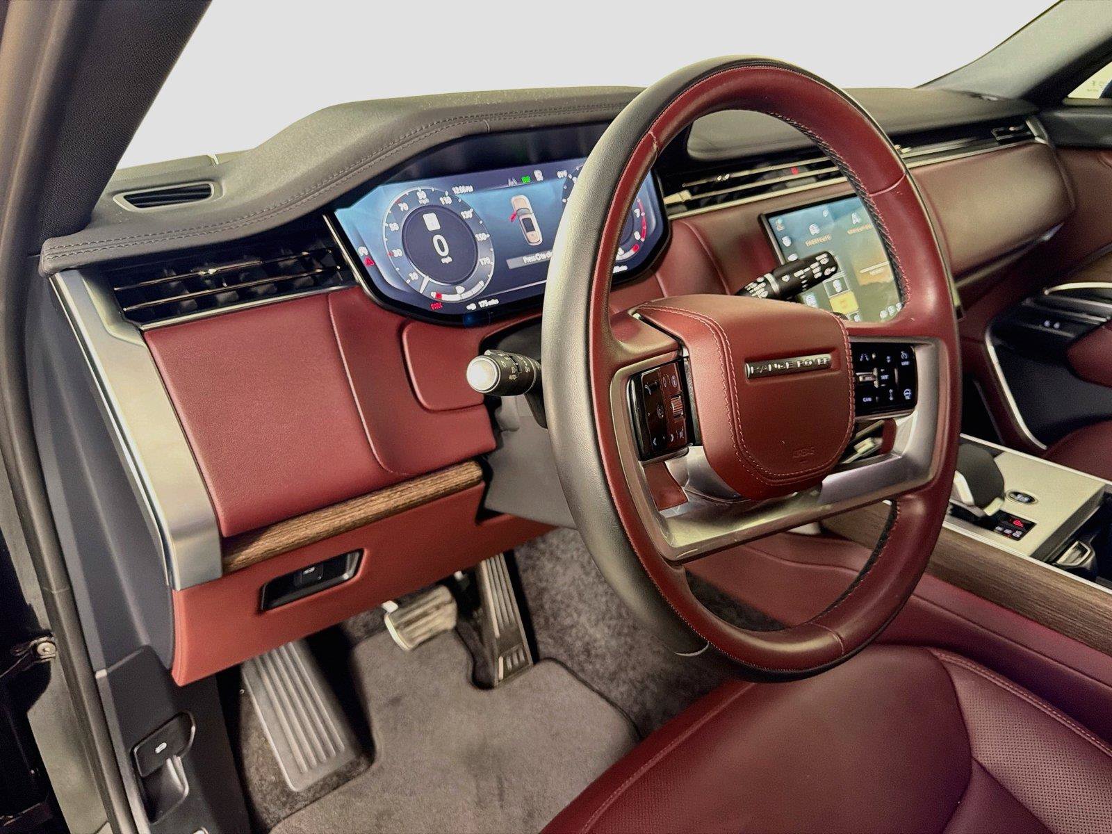 Certified 2025 Land Rover Range Rover SE AWD/4WD image 9