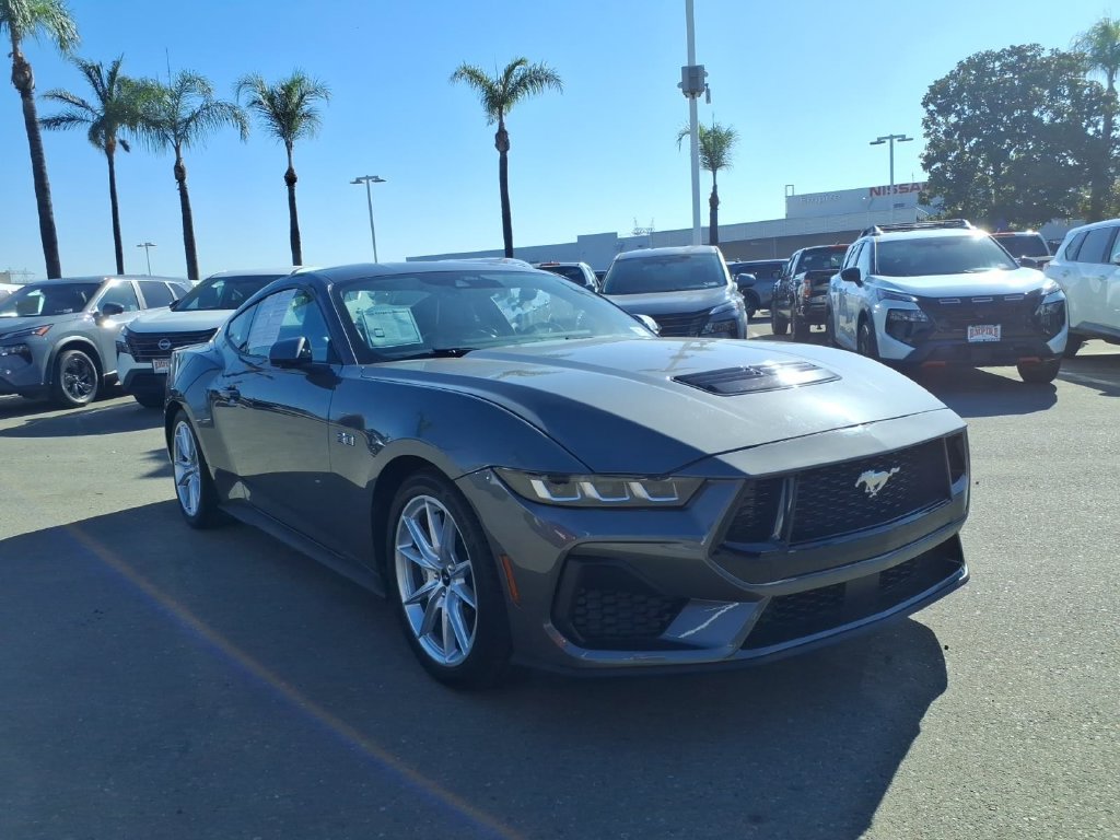 Used 2025 Ford Mustang GT Premium RWD image 3