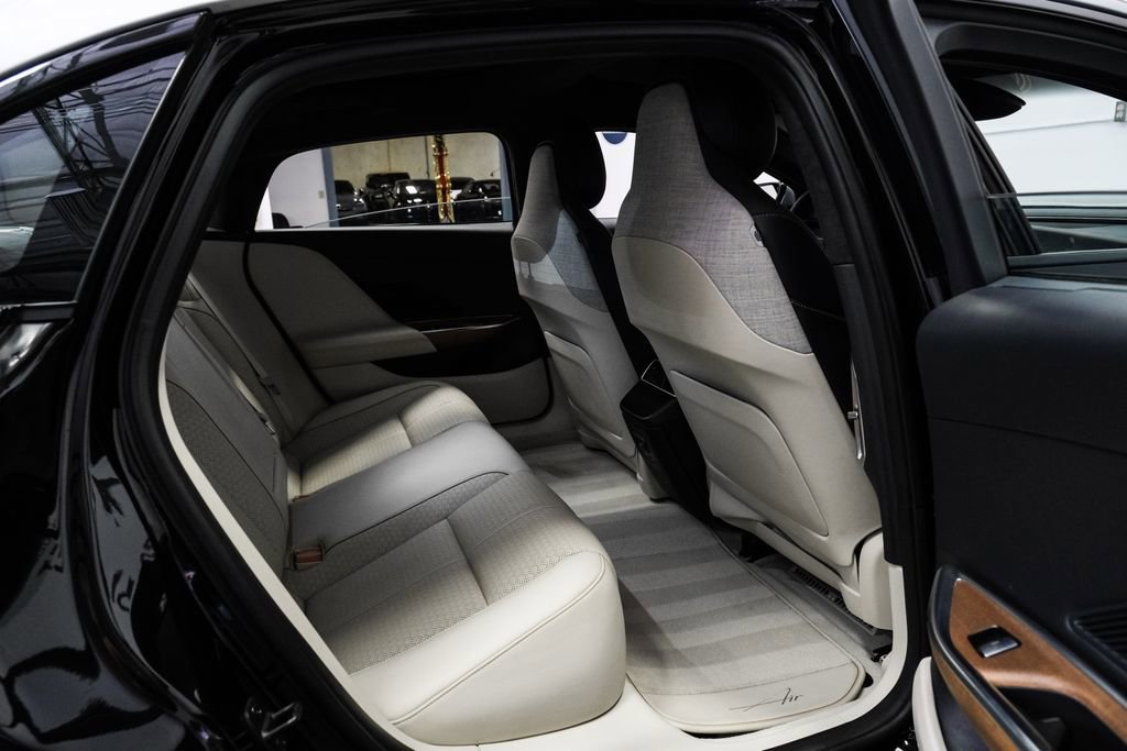 Used 2022 Lucid Air Grand Touring image 39