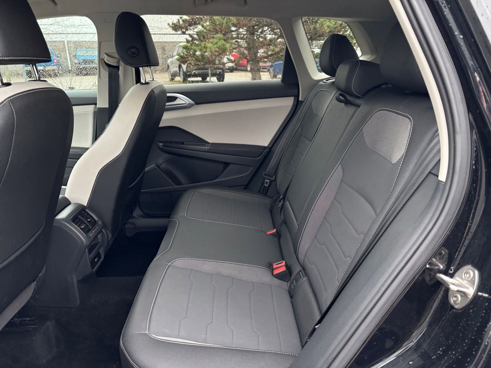 Used 2025 Volkswagen Taos SE AWD/4WD image 28