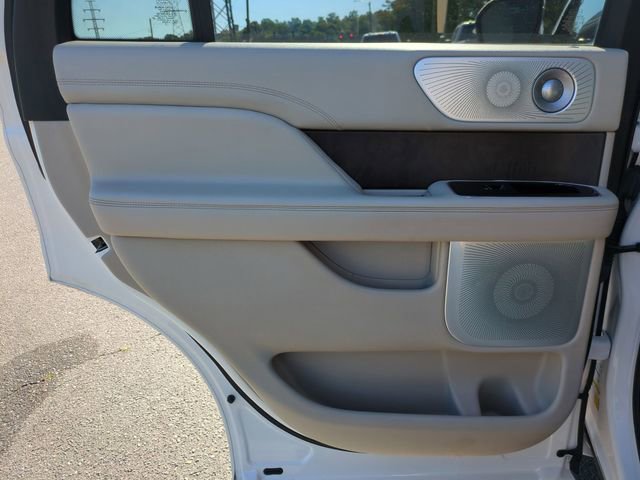 Used 2018 Lincoln Navigator Reserve w/ Technology Package AWD/4WD image 28