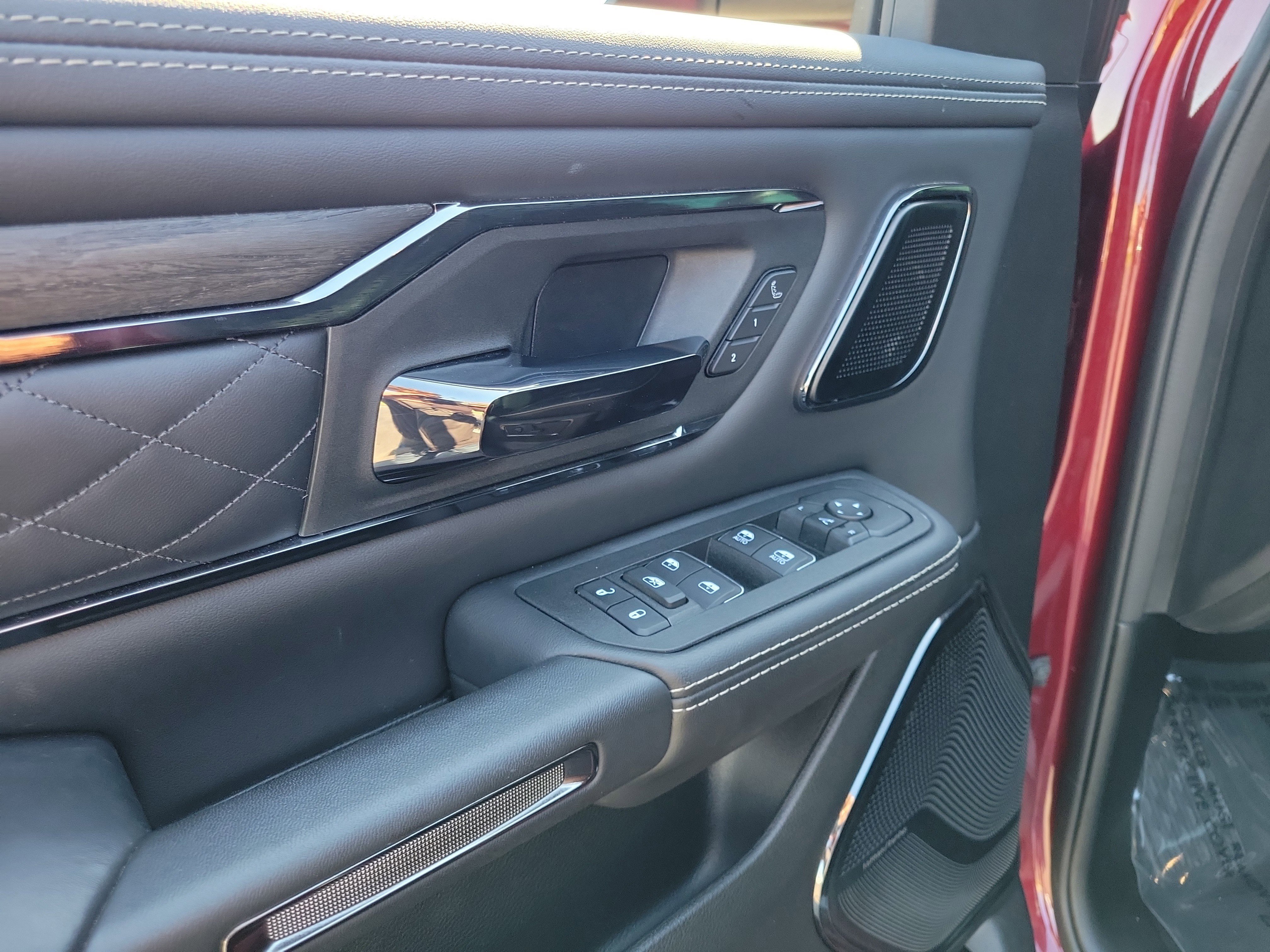 Used 2025 RAM 1500 Limited AWD/4WD image 18