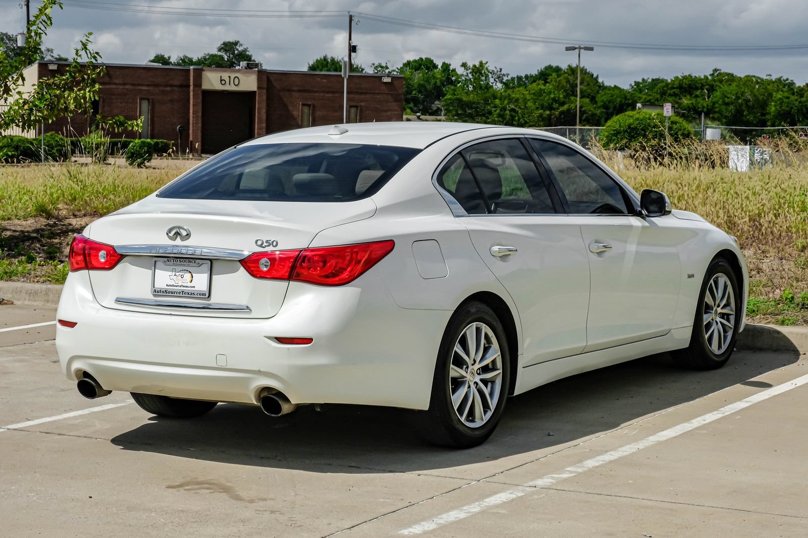 Used 2016 INFINITI Q50 3.0t Premium w/ Cargo Package RWD image 10