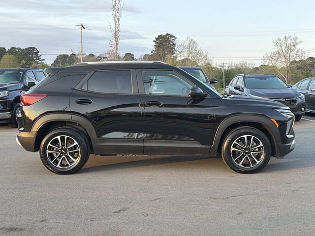 Used 2024 Chevrolet TrailBlazer LT image 2