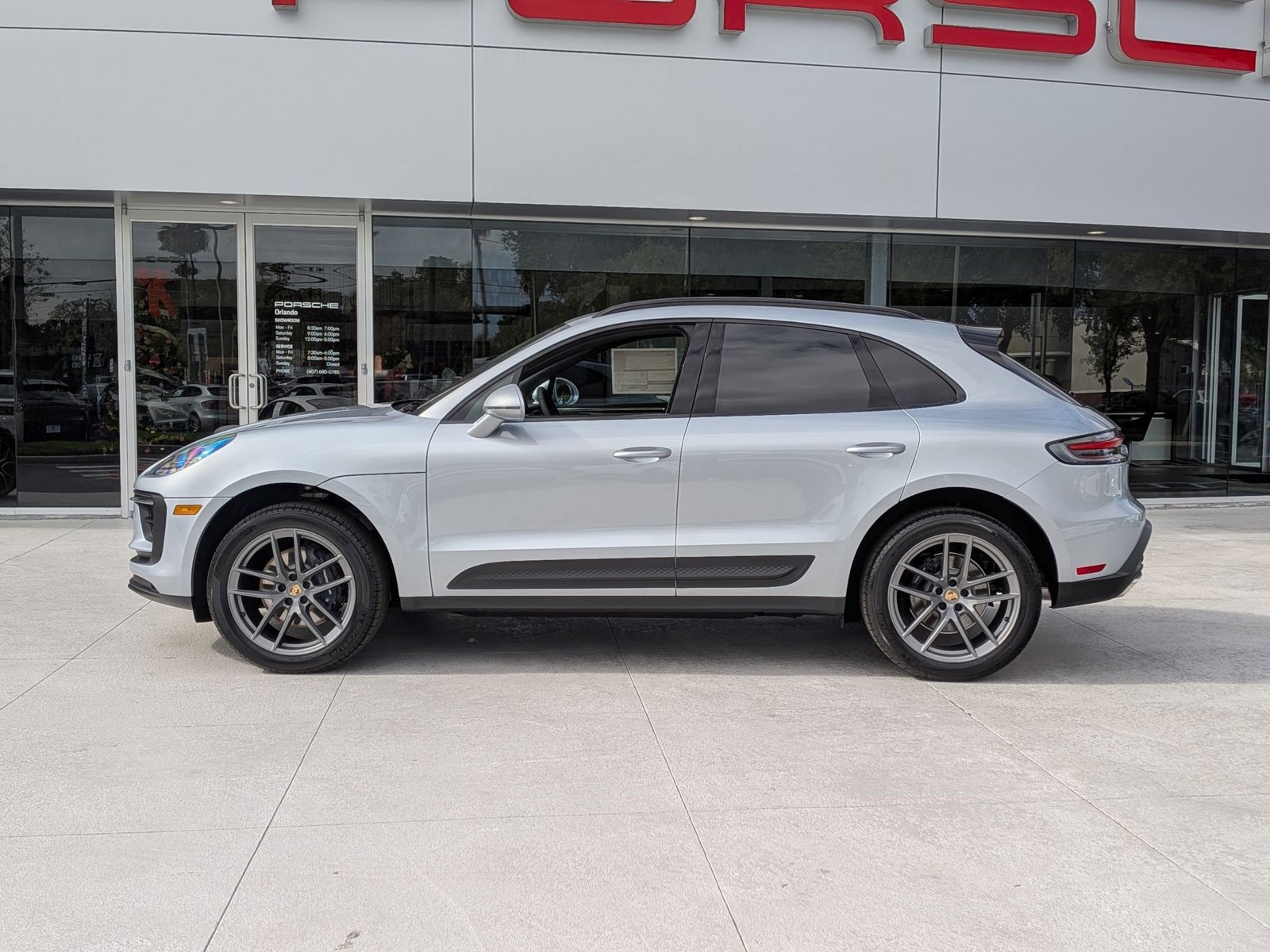 New 2026 Porsche Macan image 2