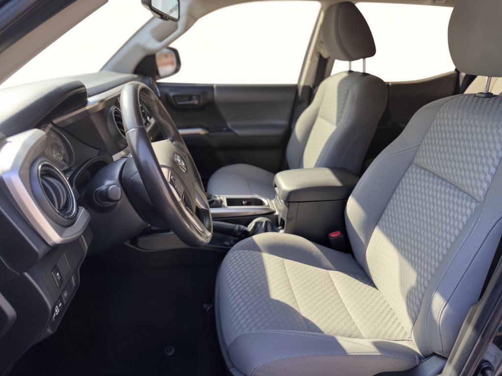 Used 2022 Toyota Tacoma SR5 w/ Technology Package RWD image 5