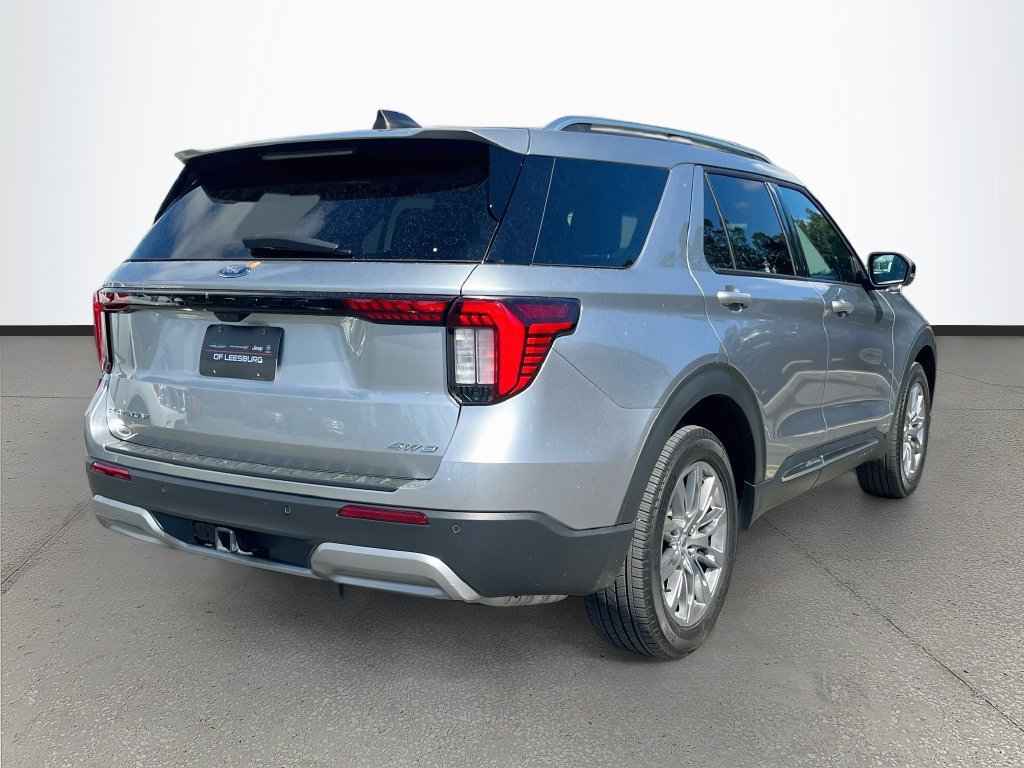 Used 2025 Ford Explorer Platinum AWD/4WD image 7