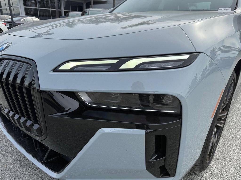 Used 2023 BMW 740i image 34