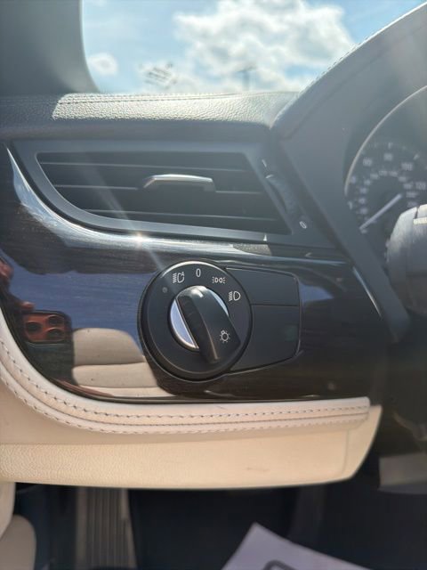 Used 2011 BMW Z4 sDrive35i image 19