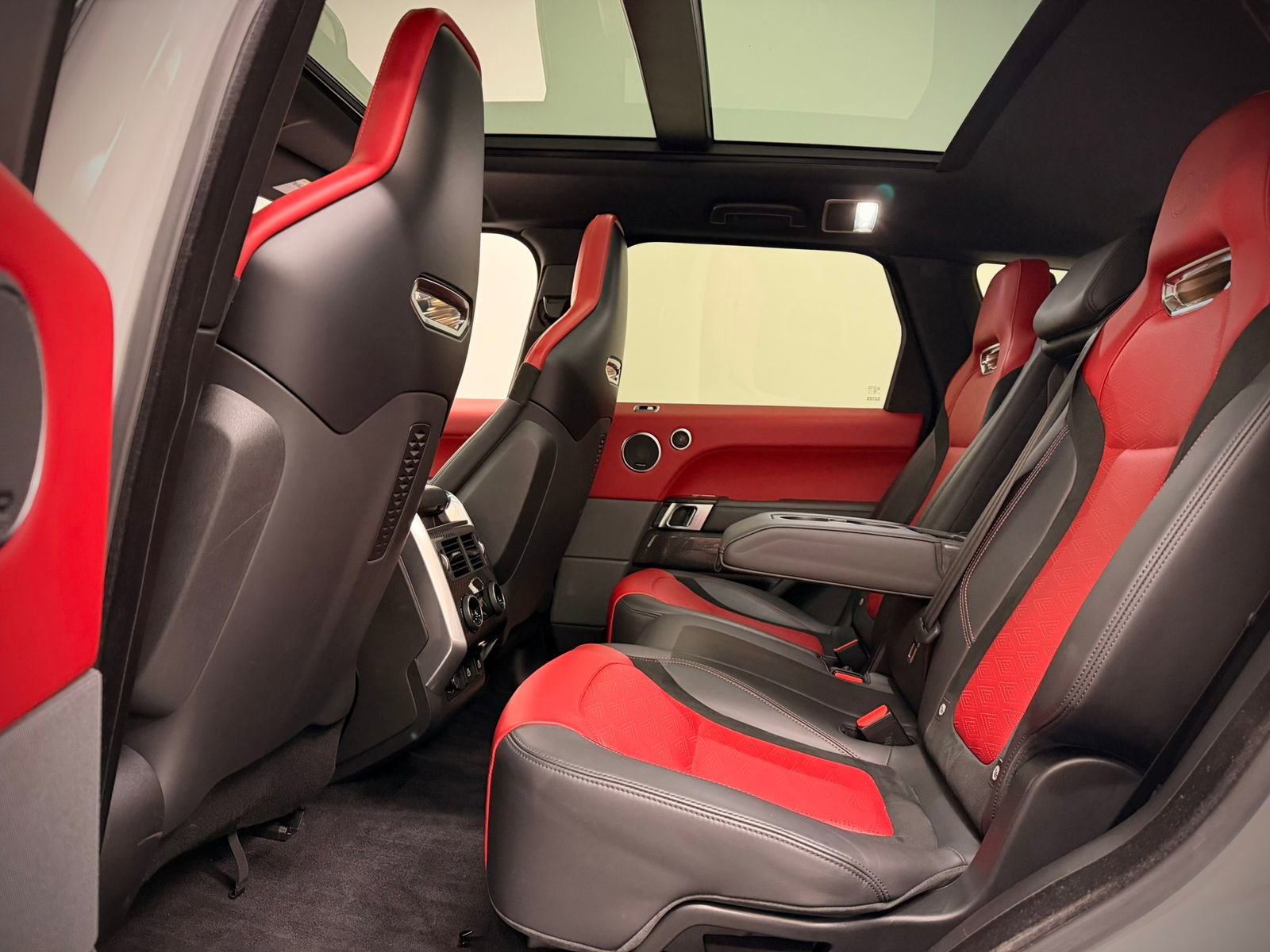 Used 2022 Land Rover Range Rover Sport SVR image 24