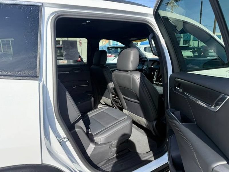 Used 2024 GMC Acadia Elevation FWD image 13
