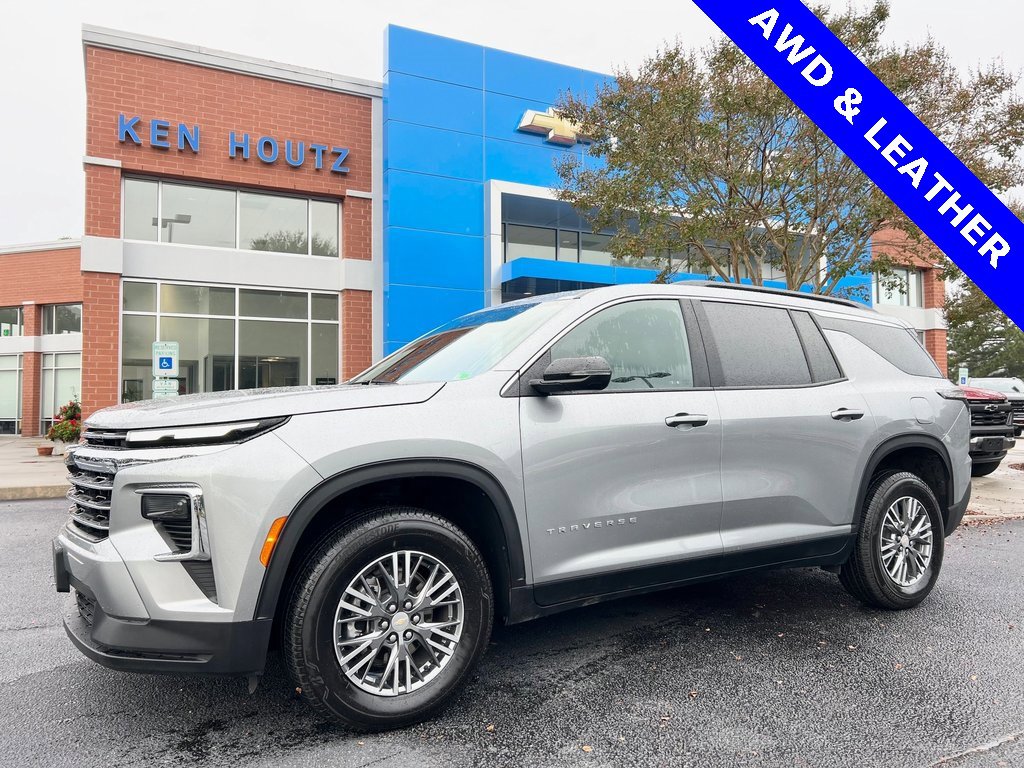 Used 2025 Chevrolet Traverse LT