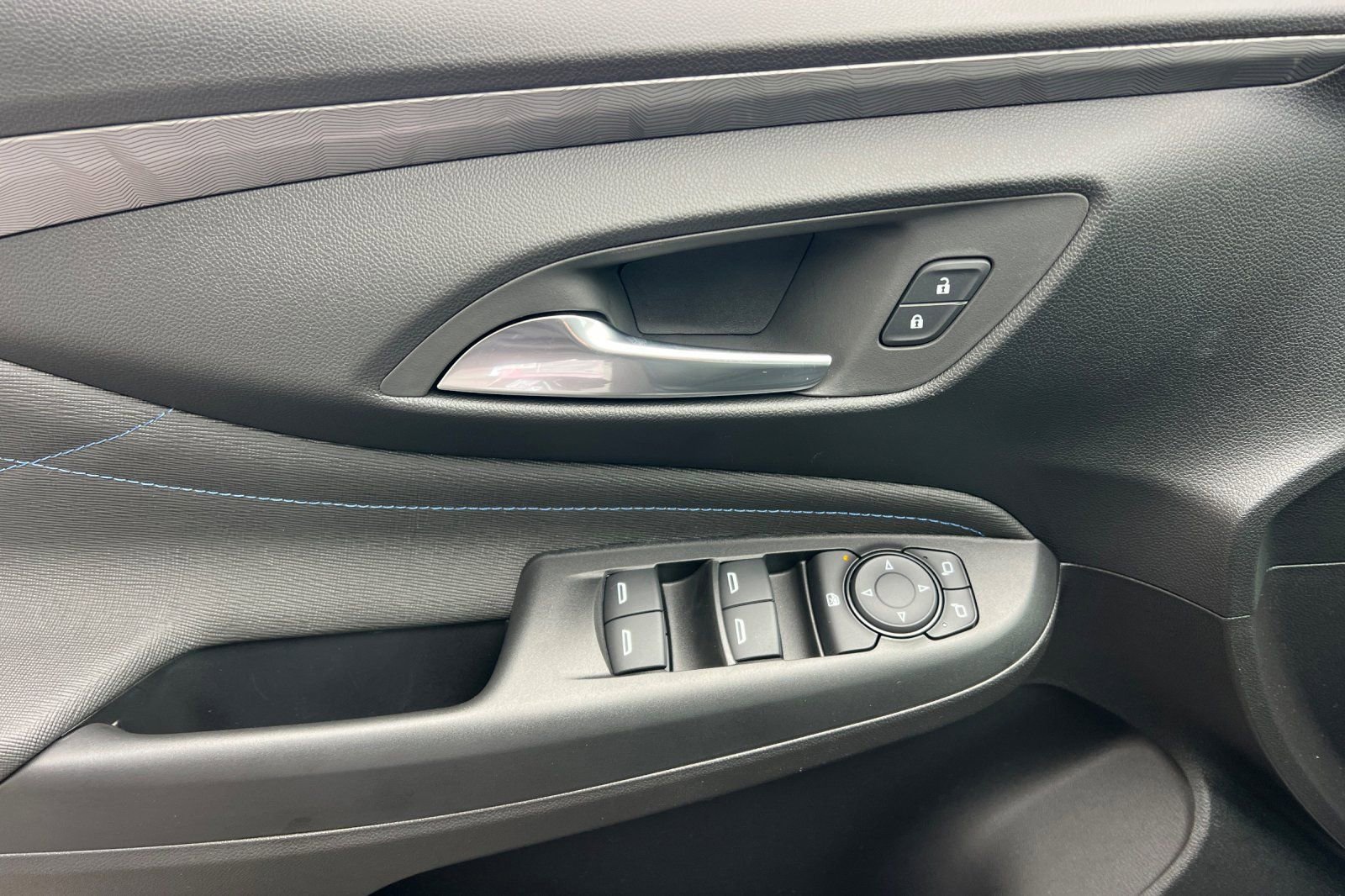 New 2026 Buick Envista Sport Touring image 9