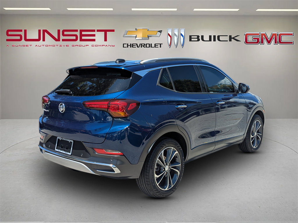 Used 2022 Buick Encore GX Essence w/ Advanced Technology Package FWD image 4