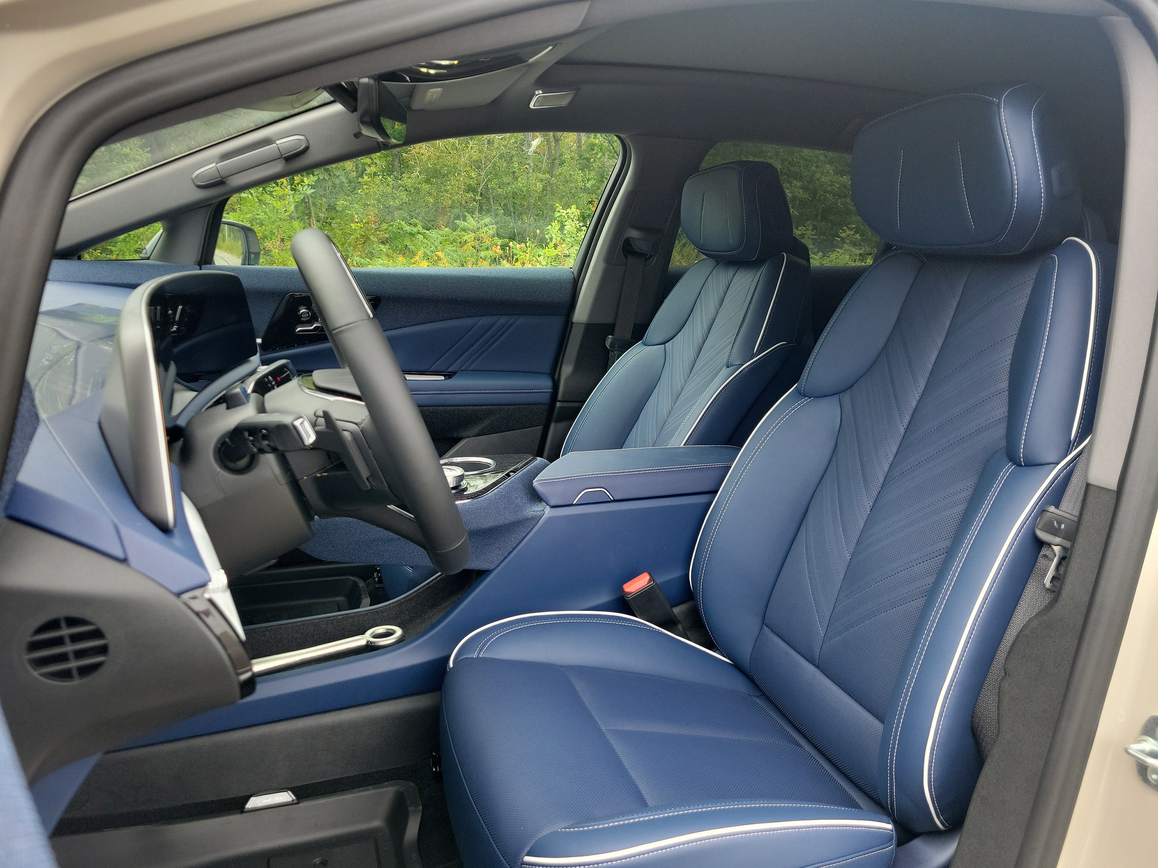 New 2027 Cadillac Optiq Premium Luxury w/ LPO, Floor Liner Package AWD/4WD image 4