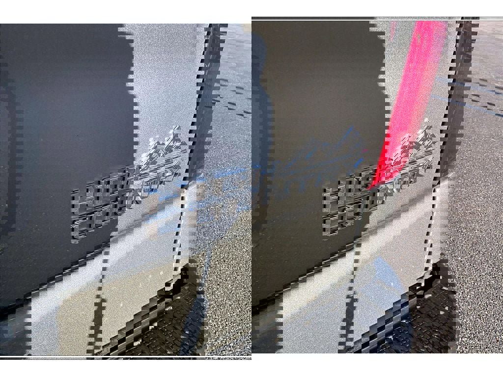 Used 2025 Chevrolet Silverado 1500 High Country w/ Technology Package image 9