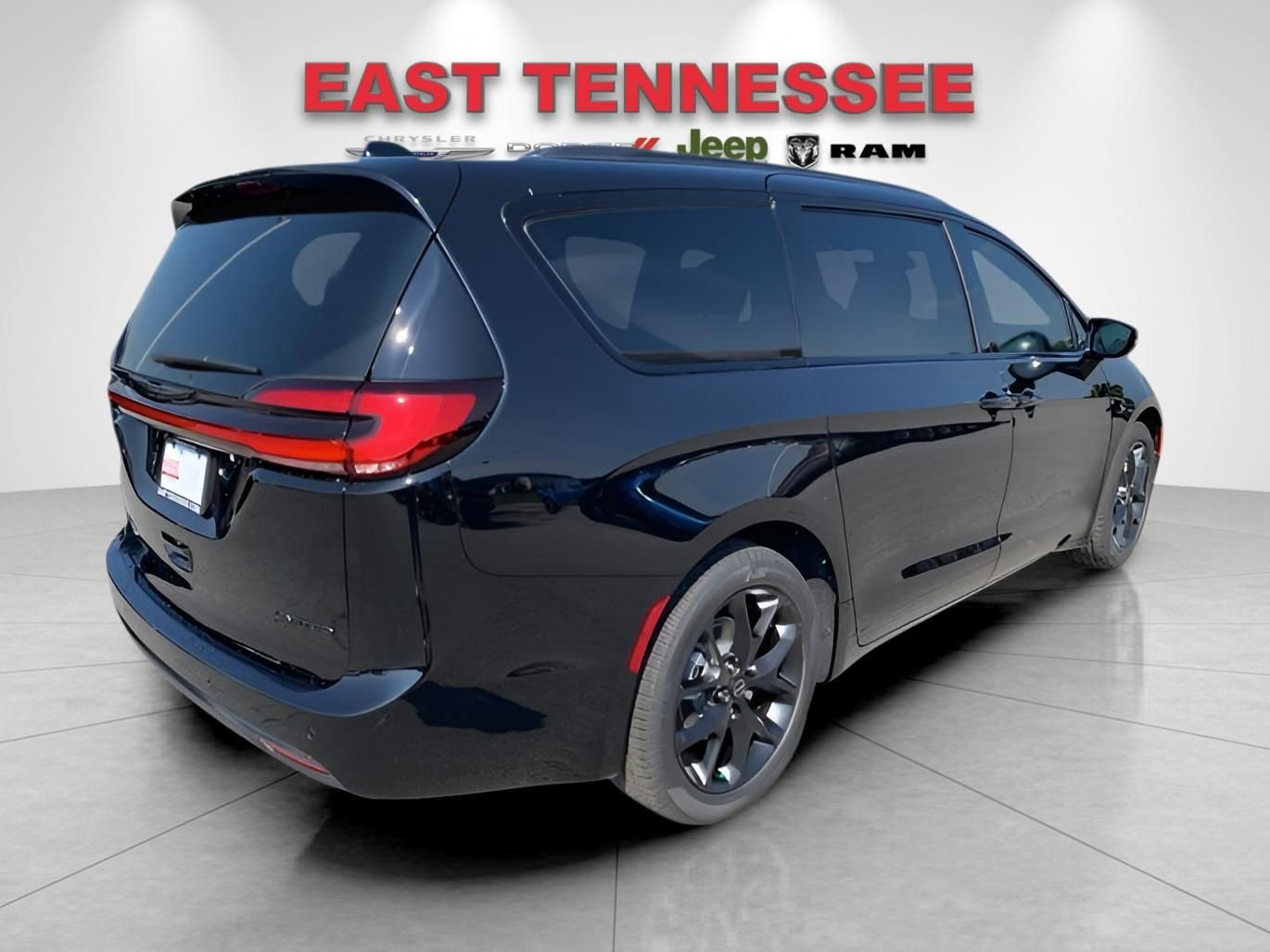 New 2026 Chrysler Pacifica Limited w/ S Appearance Package image 3
