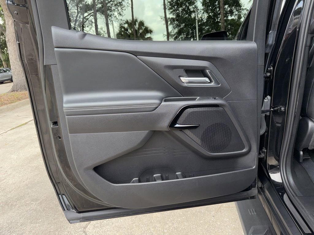 Used 2025 Chevrolet Silverado EV LT AWD/4WD image 35