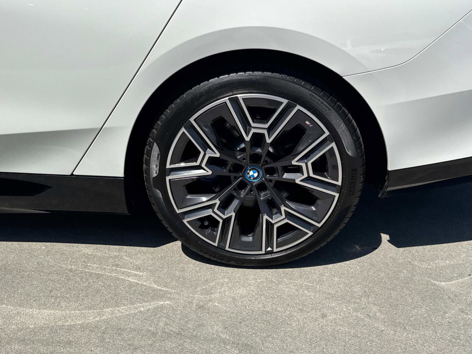 Used 2024 BMW i5 eDrive40i w/ M Sport Package image 6