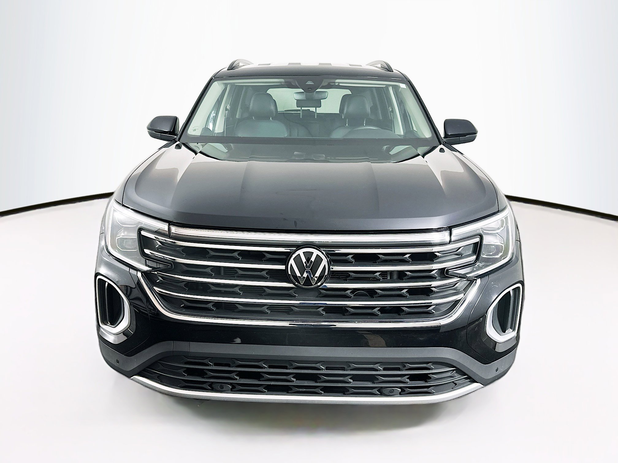 Used 2025 Volkswagen Atlas SE image 2