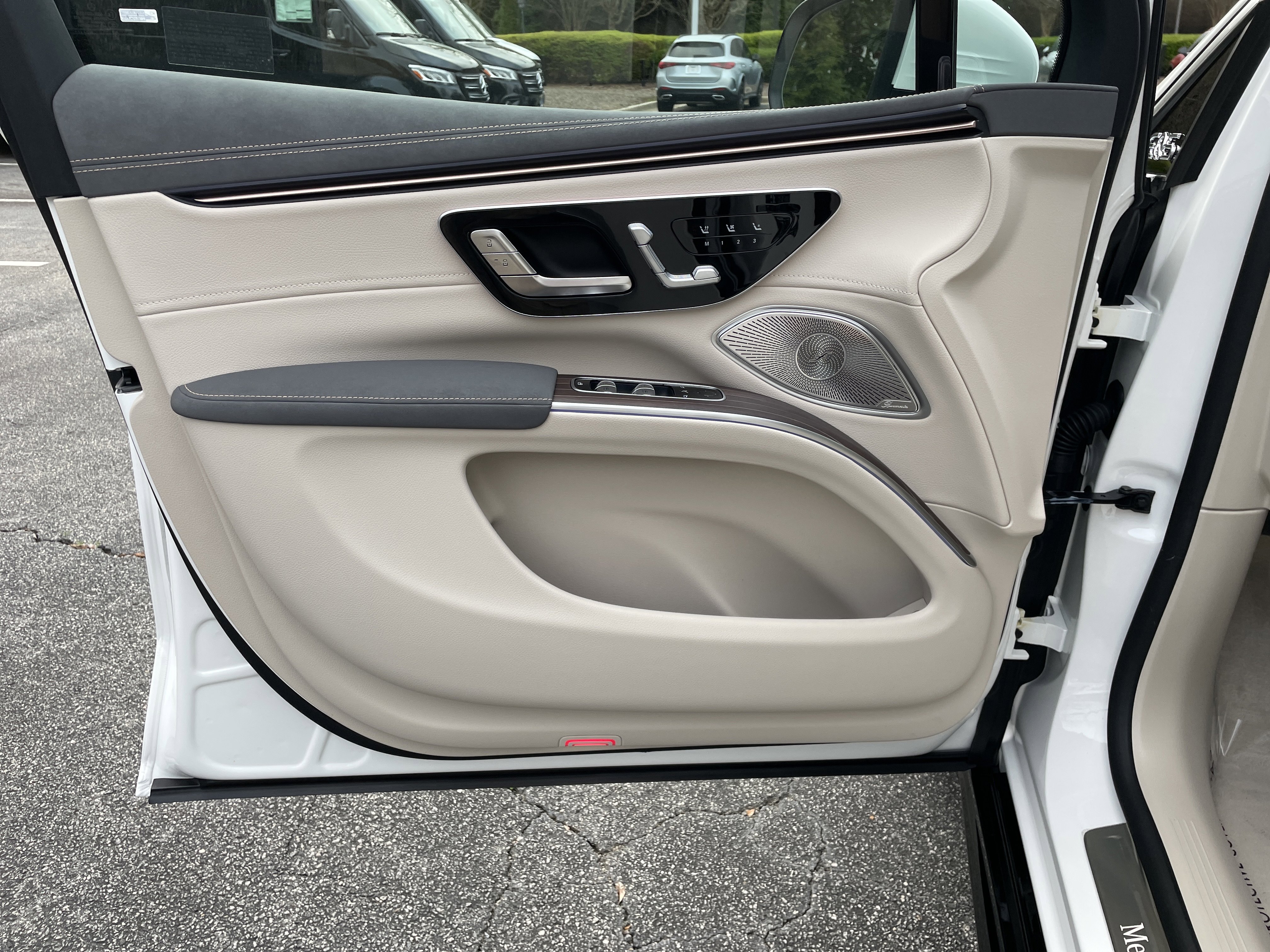 New 2026 Mercedes-Benz EQS 400 4MATIC SUV image 17