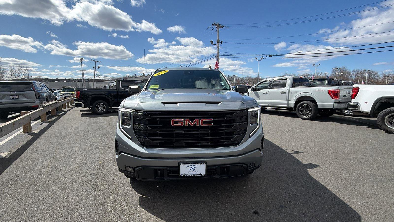 Used 2023 GMC Sierra 1500 Elevation image 2