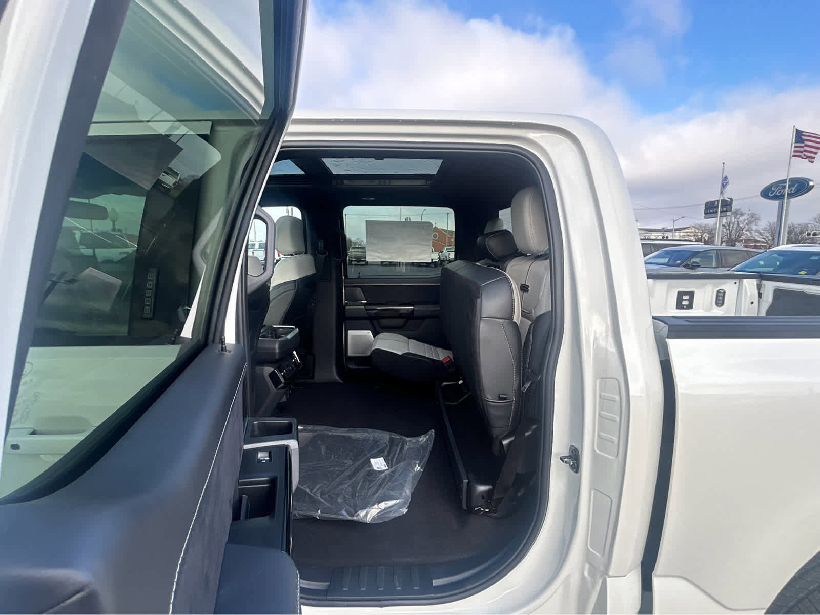 New 2025 Ford F150 Lightning Platinum image 32