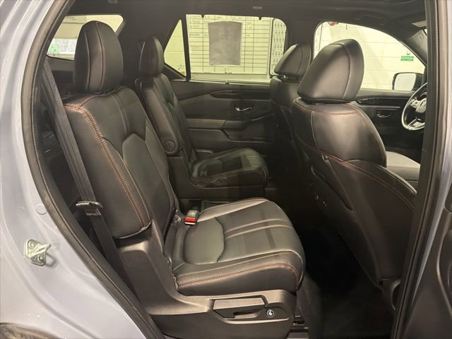 Used 2023 Honda Pilot TrailSport image 17