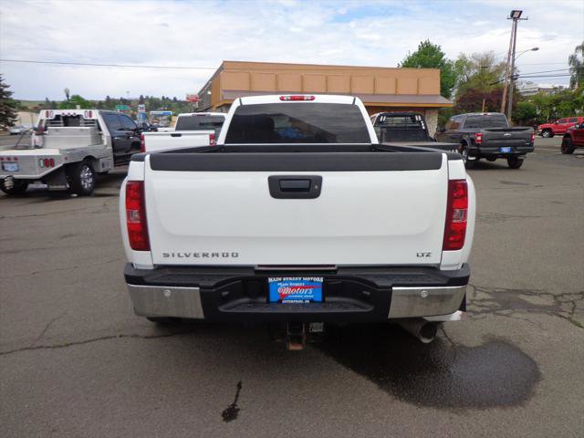 Used 2011 GMC Sierra 3500 SLT w/ SLT Convenience Package image 3