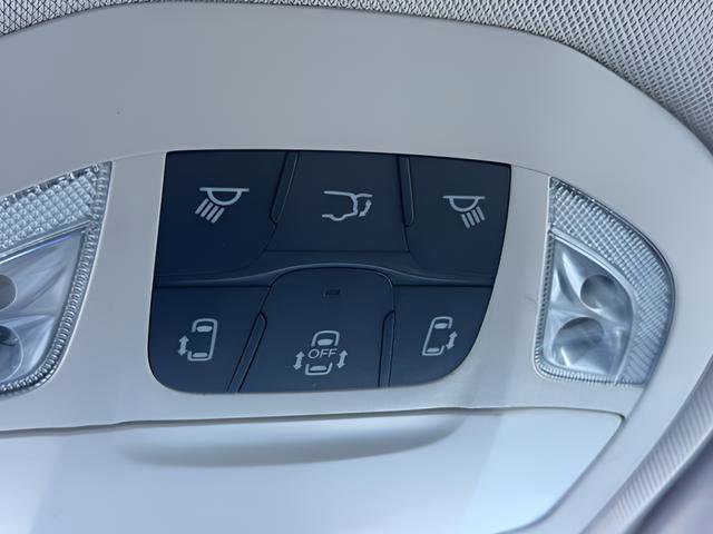 Used 2024 Chrysler Pacifica Touring-L FWD image 16