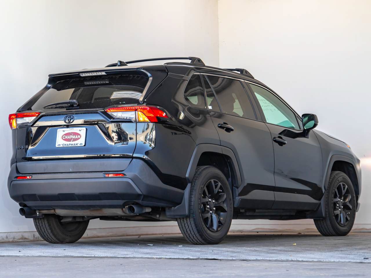 Used 2021 Toyota RAV4 LE FWD image 3