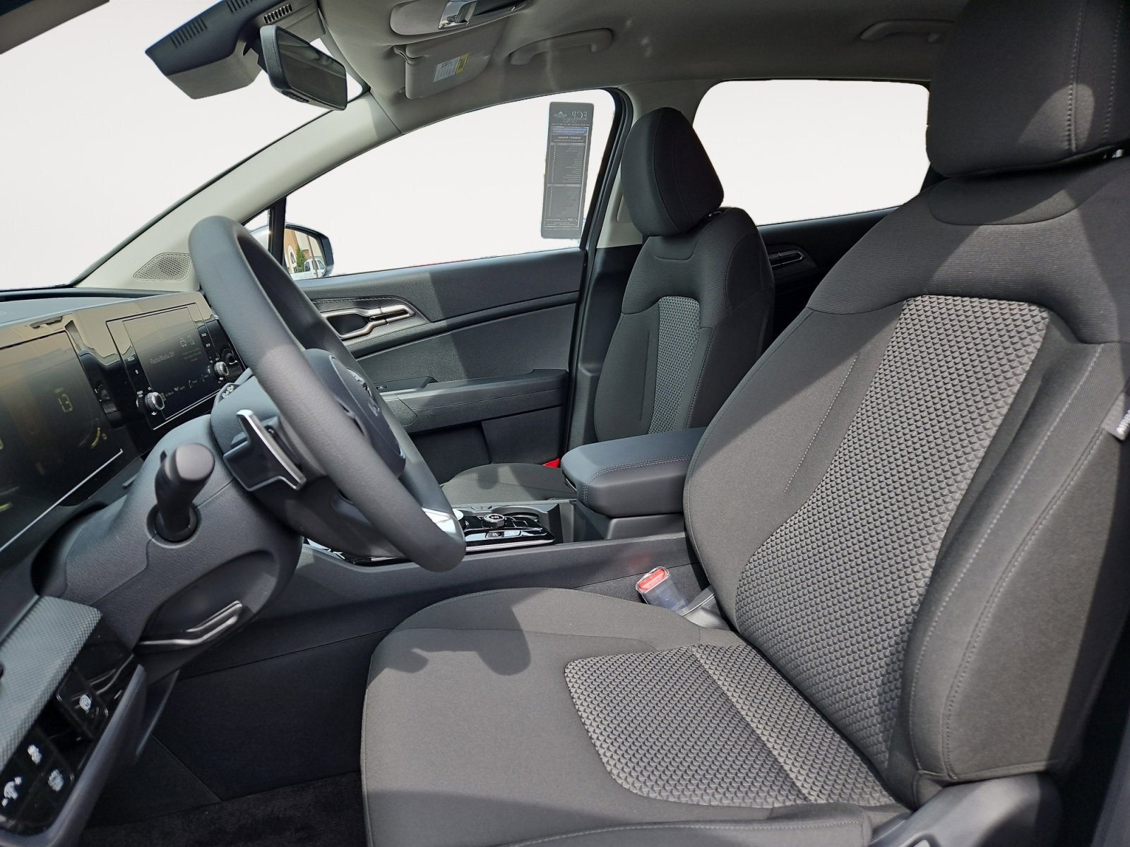 Used 2025 Kia Sportage LX image 9